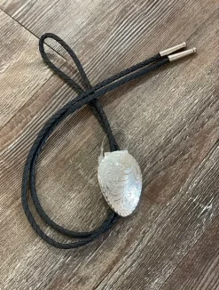 M&F Western | Oval Floral Design Bolo